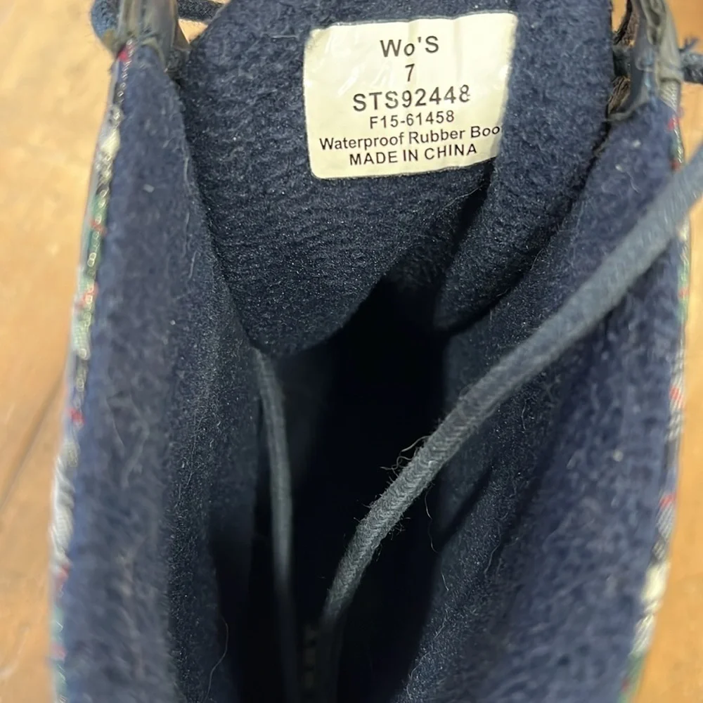 Sperry navy plaid waterproof boots